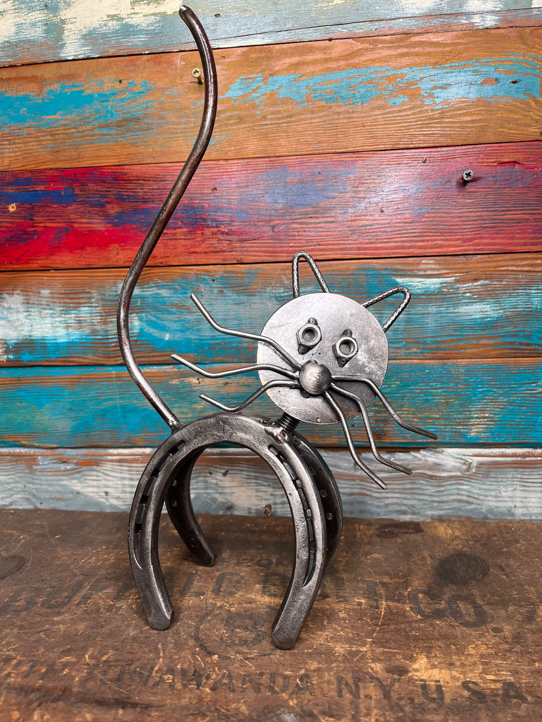 Horseshoe Cat (facing right)